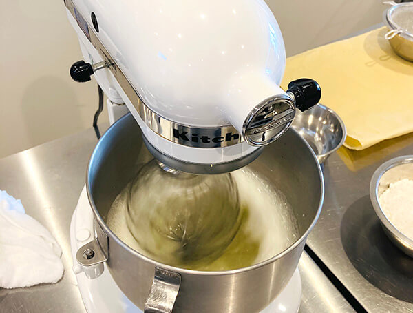 フランス産ゲランドの塩を使用した、シフォン生地。