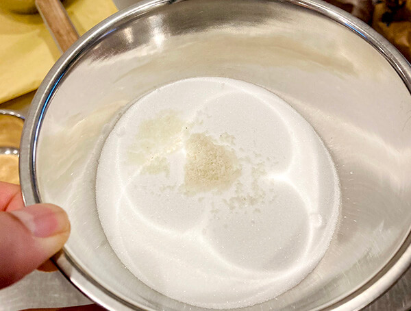 フランス産ゲランドの塩を使用した、シフォン生地。